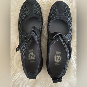 Merrill mary janes, size 10